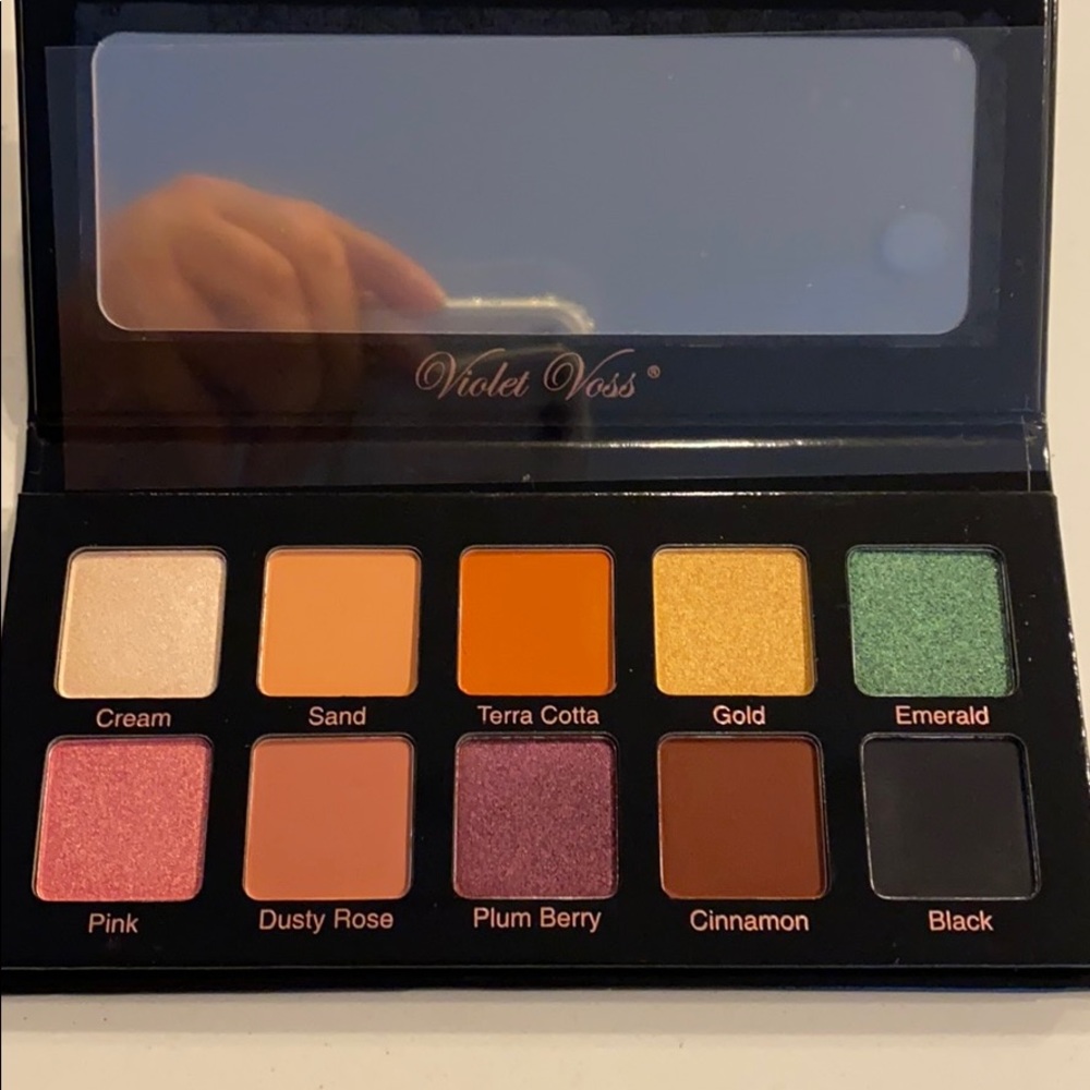 Violet Voss Essentials Eyeshadow Pallette